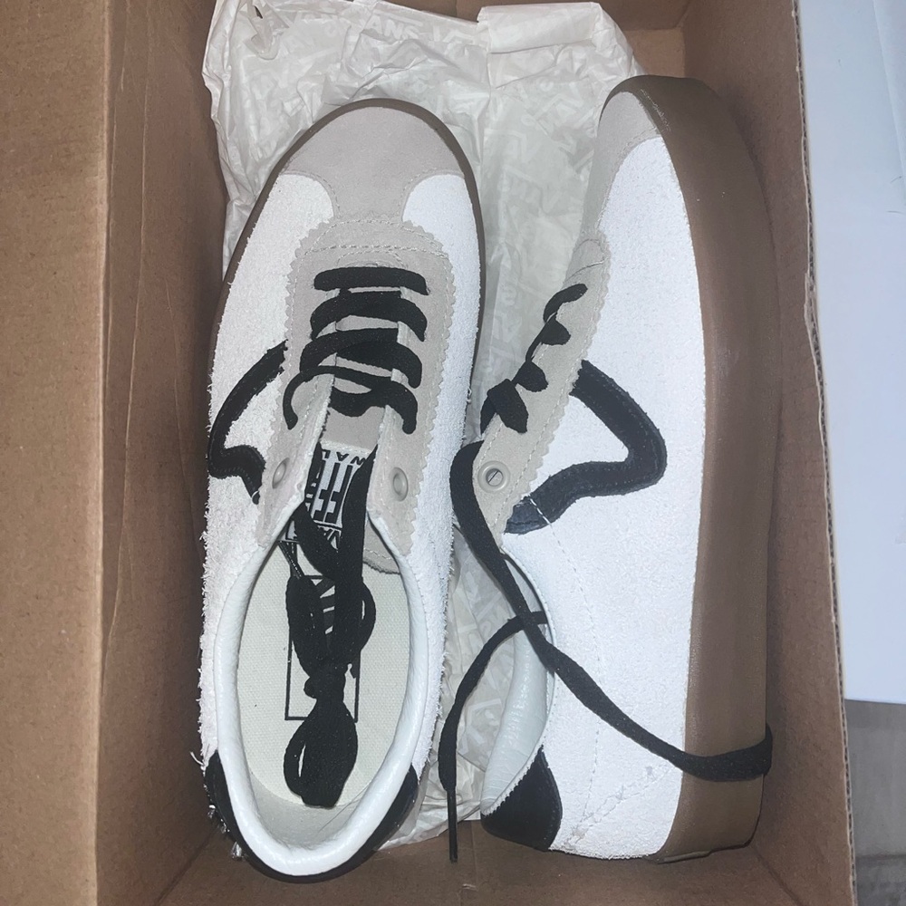 Women’s Vans shoe size 7 low sport sneaker